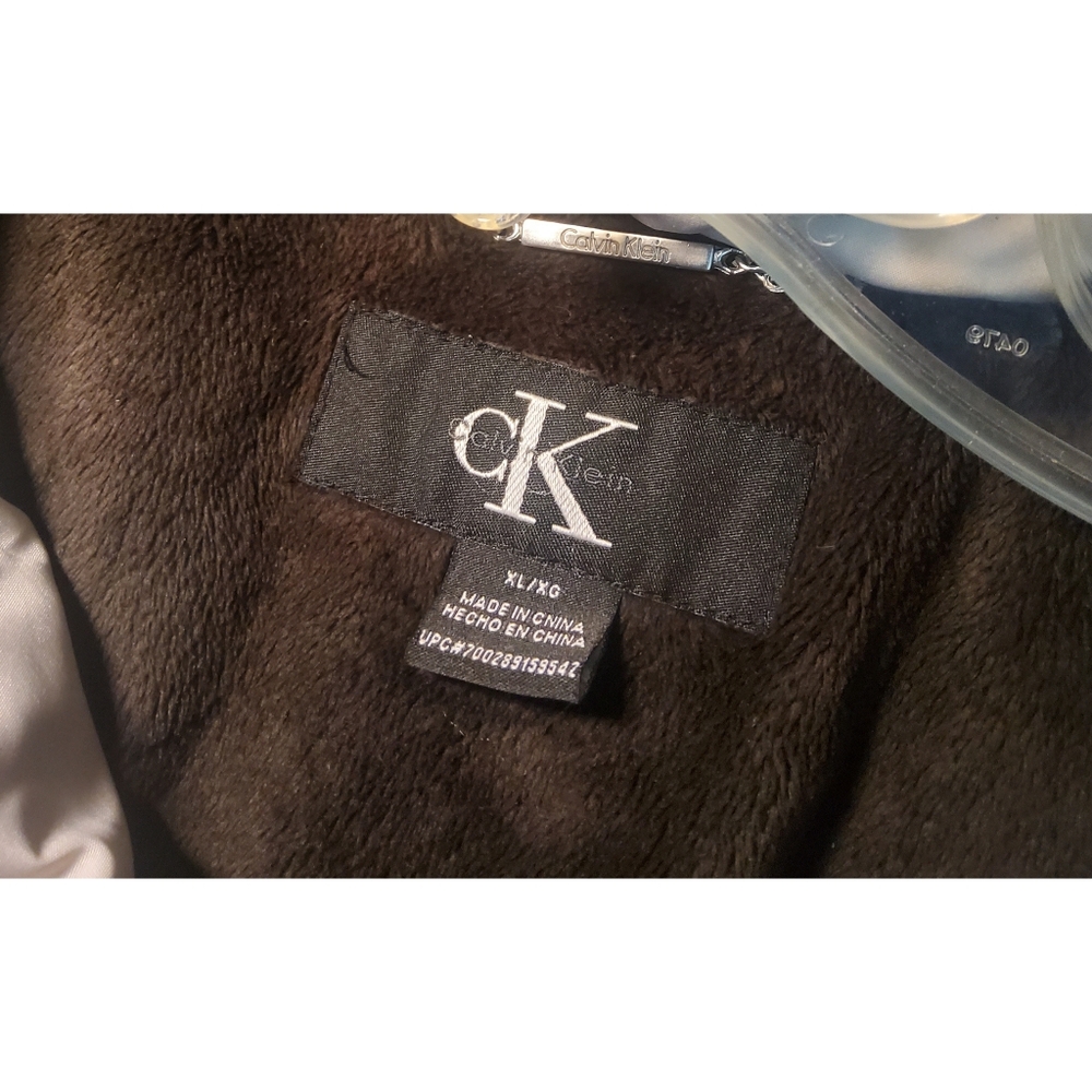 Women's Down Puffer Jacket - Picture 13 of 15